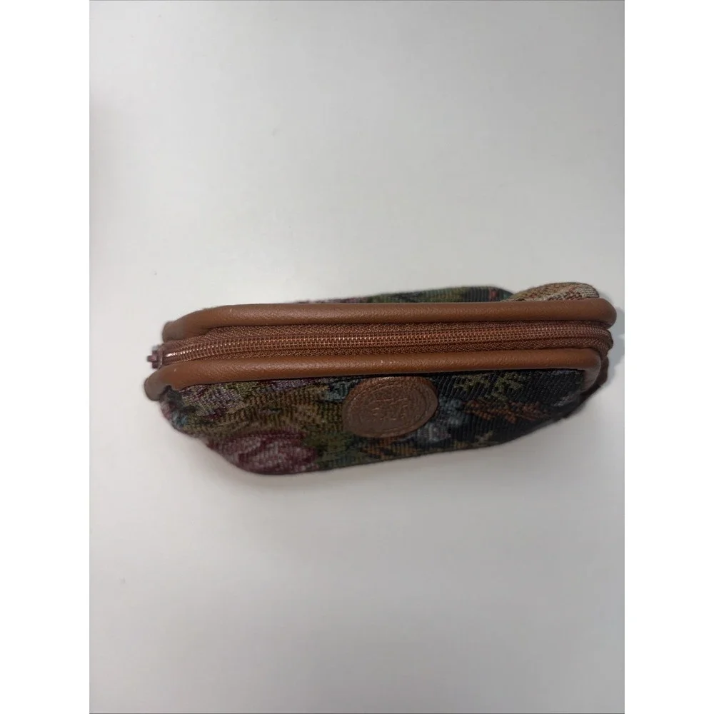 This vintage I Santi floral tapestry cosmetic bag features a brown leather trim